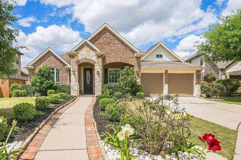 4 bed, 3.0 bath, 3016 sqft, $3,000 — Photo 1