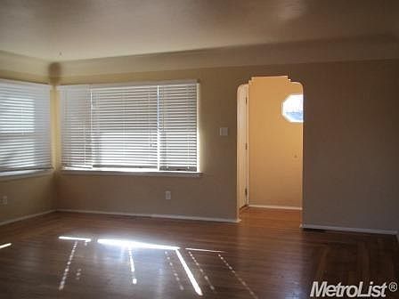 3rd image of 415 W Lowell Ave