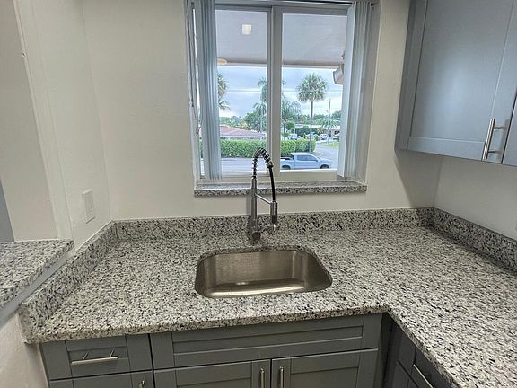 5th image of 6400 NE 18th Ave APT 14