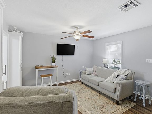 4th image of 406 Neely Rd