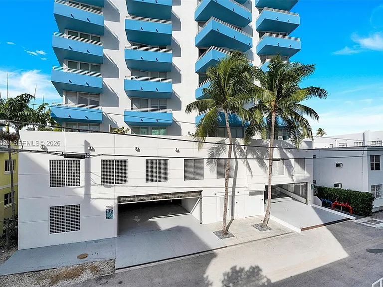 225 Collins Ave #6J — Photo 3