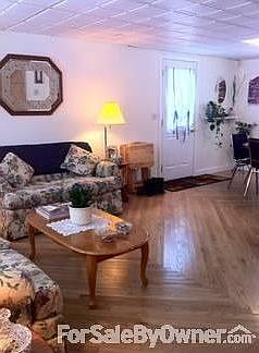 LR very bright, open floor plan
						:
						Custom hardwood floors, drop ceiling. Very bright.