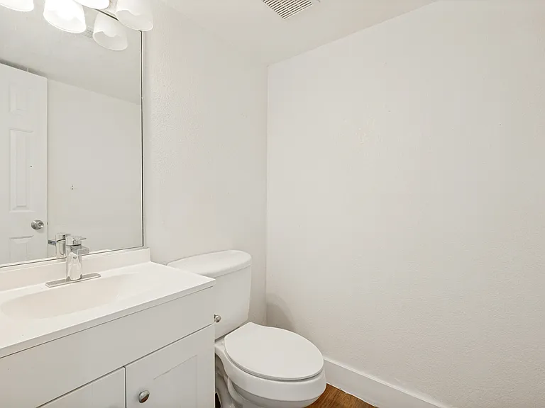 4624 San Jacinto St #B — Photo 7