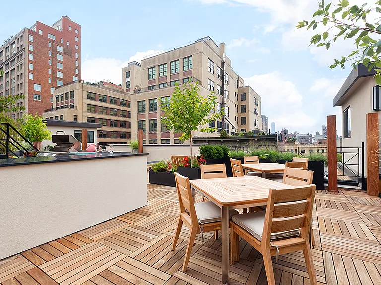 245 W 25th St #E — Photo 13