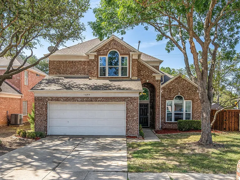1605 Highdale Ct — Photo 1