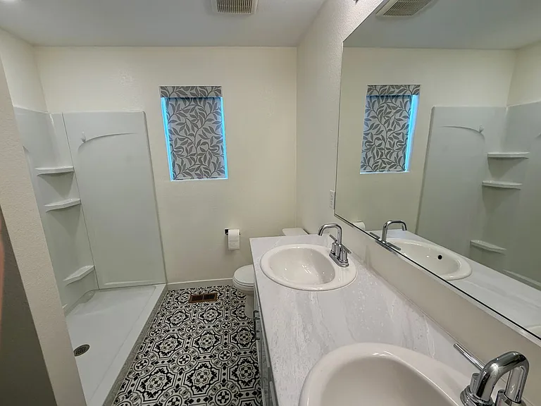 1353 Reynolds St #18E — Photo 19