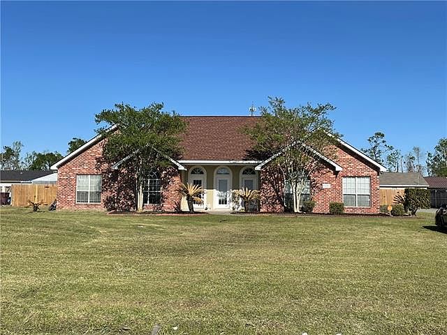 1st image of 626 Colonial Dr