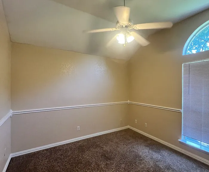 611 Linda Dr — Photo 3