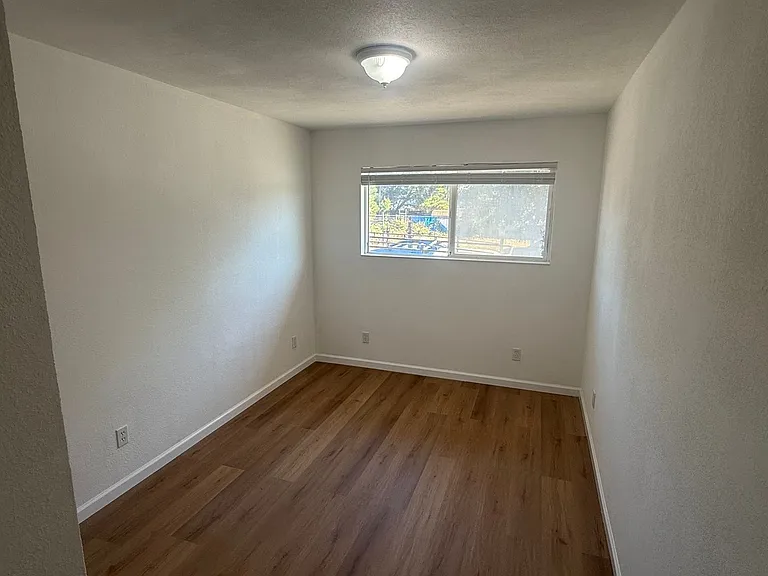 Willard Ave - 301 — Photo 27