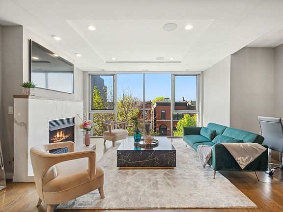 3rd image of 2020 W Armitage Ave #3E