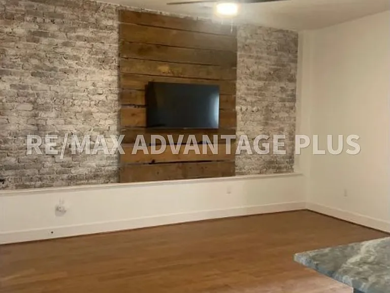 142 N Main St — Photo 14