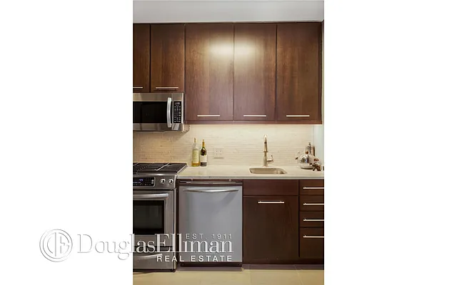 Sold by Douglas Elliman | media 14