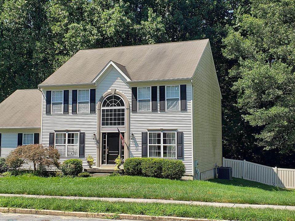 2nd image of 175 Carriage Hill Cir