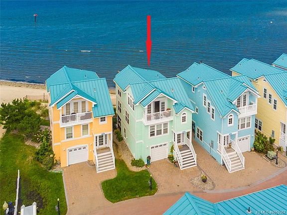 2nd image of 806 W Bay Club Ln