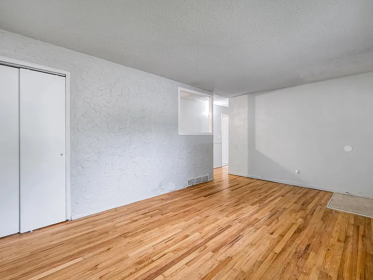 1209 Congress Ave — Photo 11