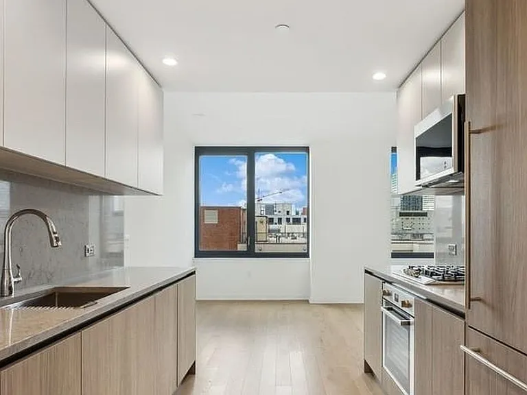 155 Bay St #203 — Photo 2