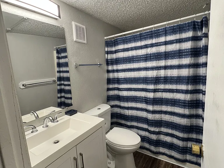 2106 Avenue K #4 — Photo 6