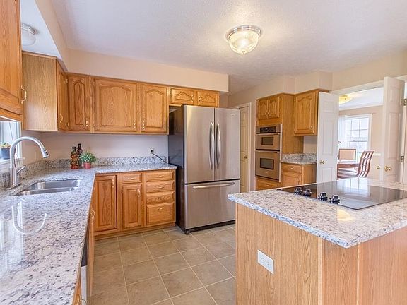 4th image of 7546 Chestnut Hills Dr