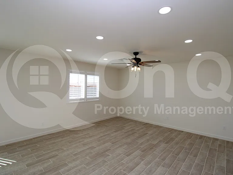 238 N Sycamore St — Photo 9