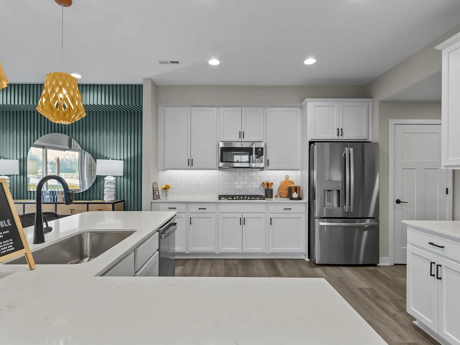 3 bed, 2025 sqft, $2,900 — Photo 2