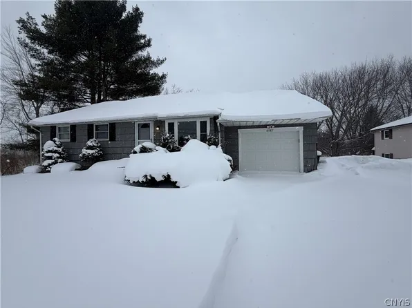 8587 Caughdenoy Rd, Clay, NY 13041