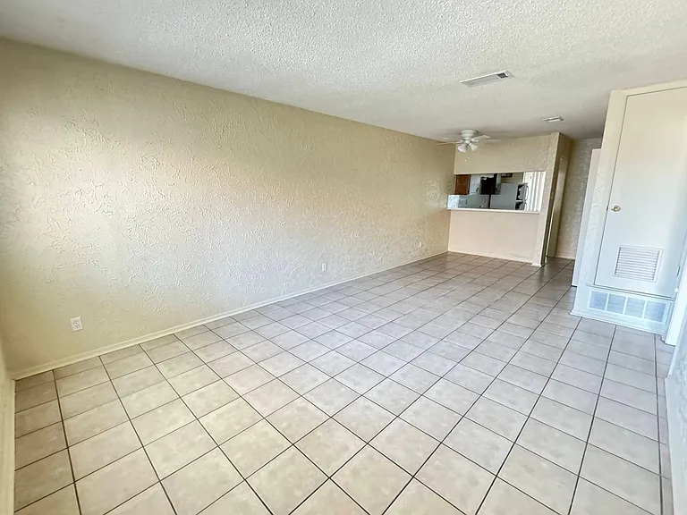 2206 Silverway Dr — Photo 6