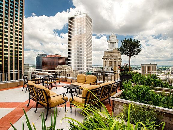3rd image of 210 Baronne St APT 1204