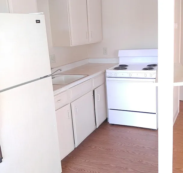 485 Linden St — Photo 2