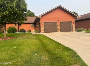 1122 43rd St NW, Watertown, SD 57201