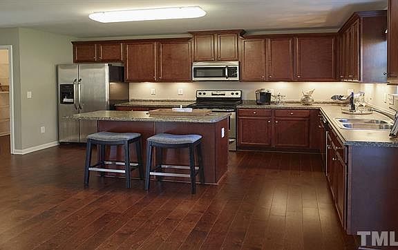 3rd image of 111 Hilliard Dr