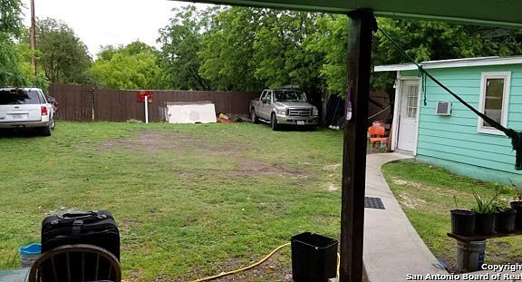 3rd image of 815 Iowa St