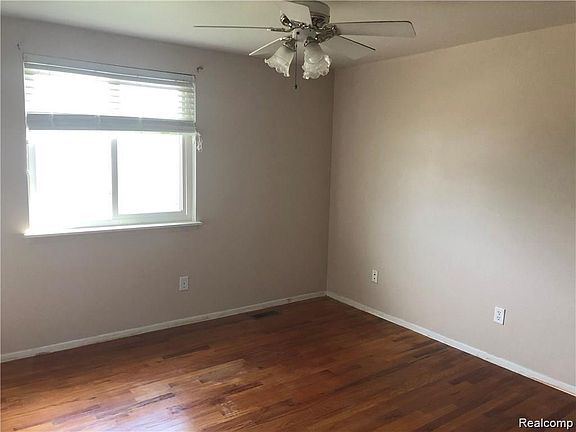 2nd image of 43967 Fredericksburg St