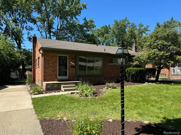 24019 Colchester Dr, Farmington, MI 48336