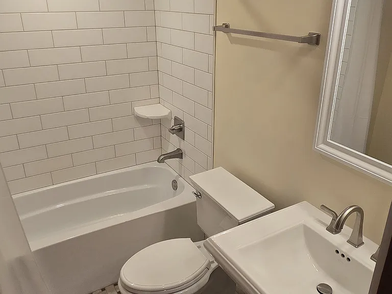 1305 W Jefferson Blvd #UPPER — Photo 10