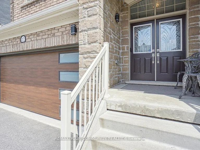 2172 Dawson Cres — Photo 4