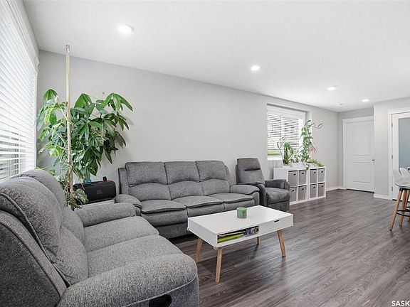 4th image of UNIT 306-110 Akhtar BEND