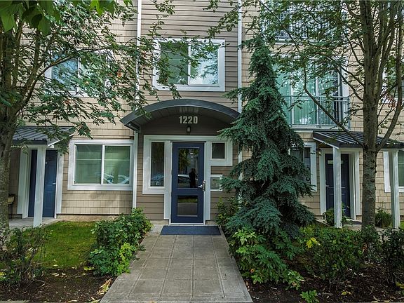 3rd image of 1220 E Columbia St Unit 303