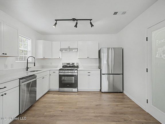 3rd image of 1777 Vaughn St