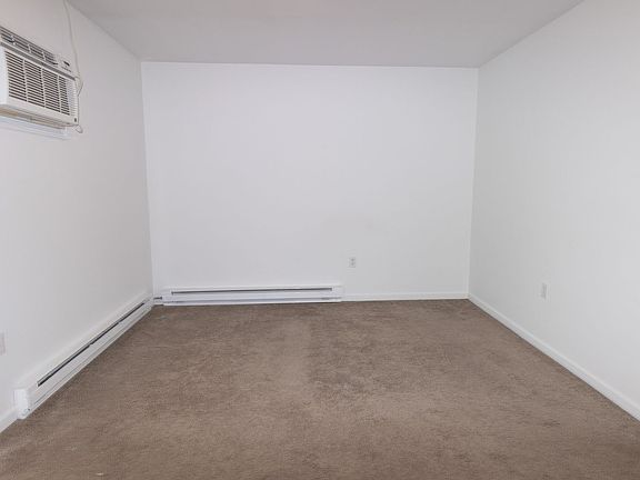 2nd image of 2209 Oakwood Dr APT 1