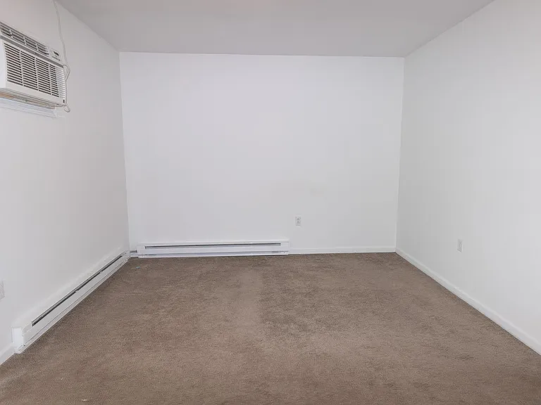 2209 Oakwood Dr — Photo 13