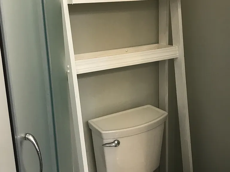 exstra storage in bathroom