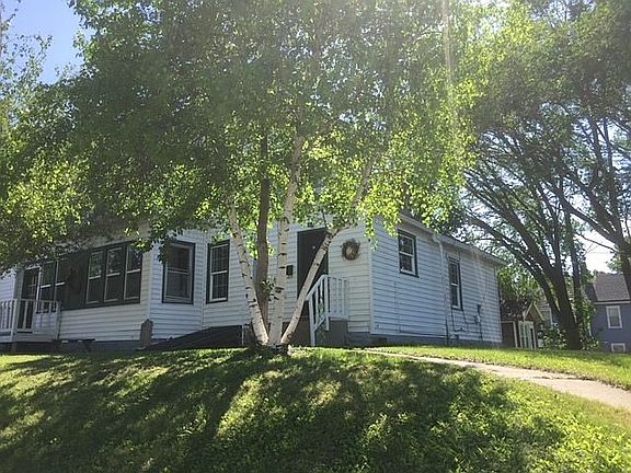 4th image of 126 1st St S