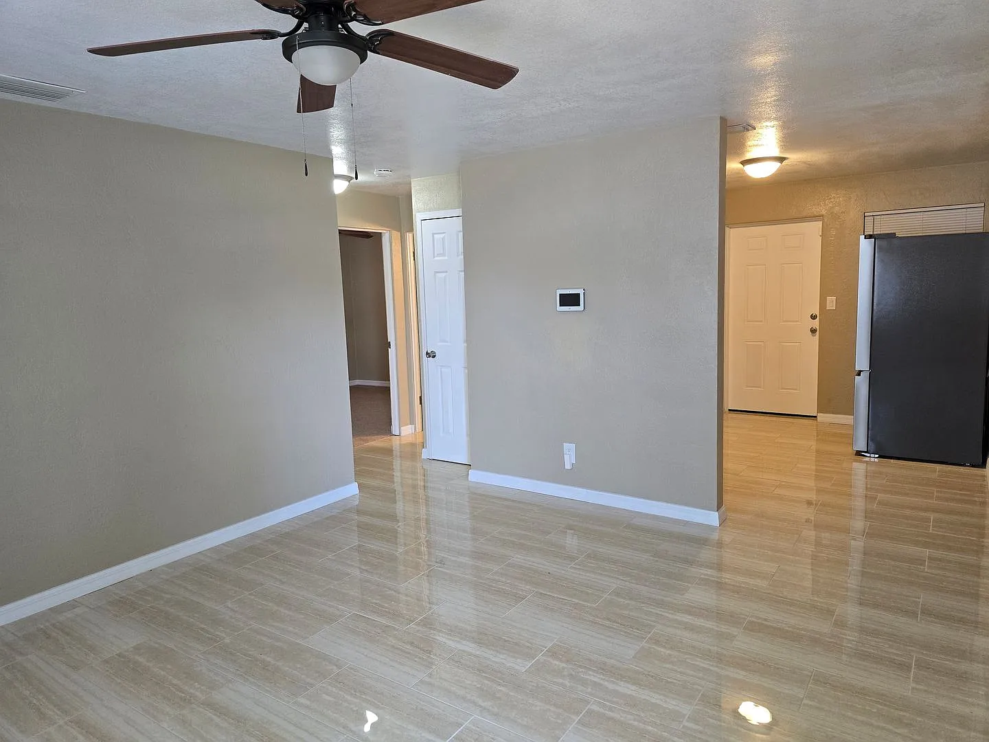 Updated 2-bedroom, 1-bathroom home — Photo 4