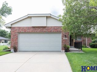 5805 Brittany Pl, Lincoln, NE 68516