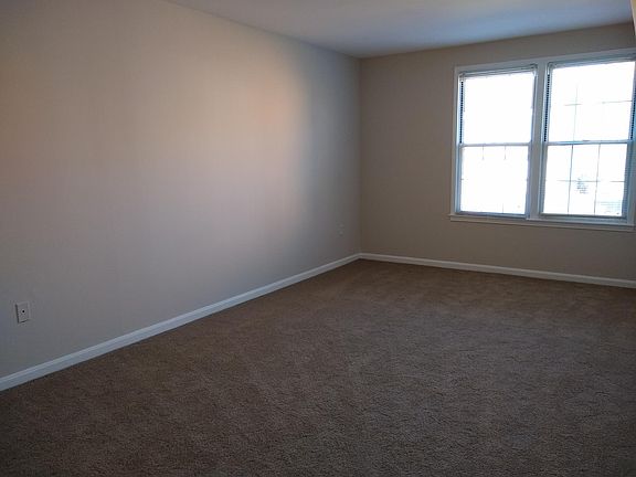 5th image of 774 Quince Orchard Blvd