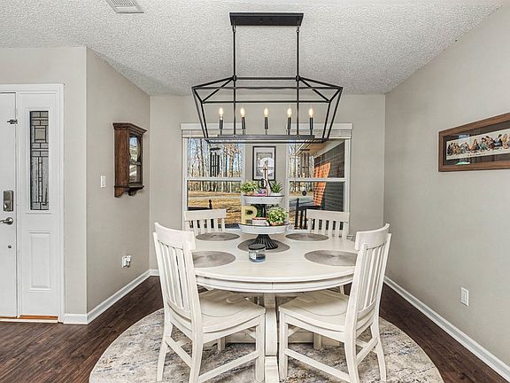 5th image of 4403 Oakhaven Dr