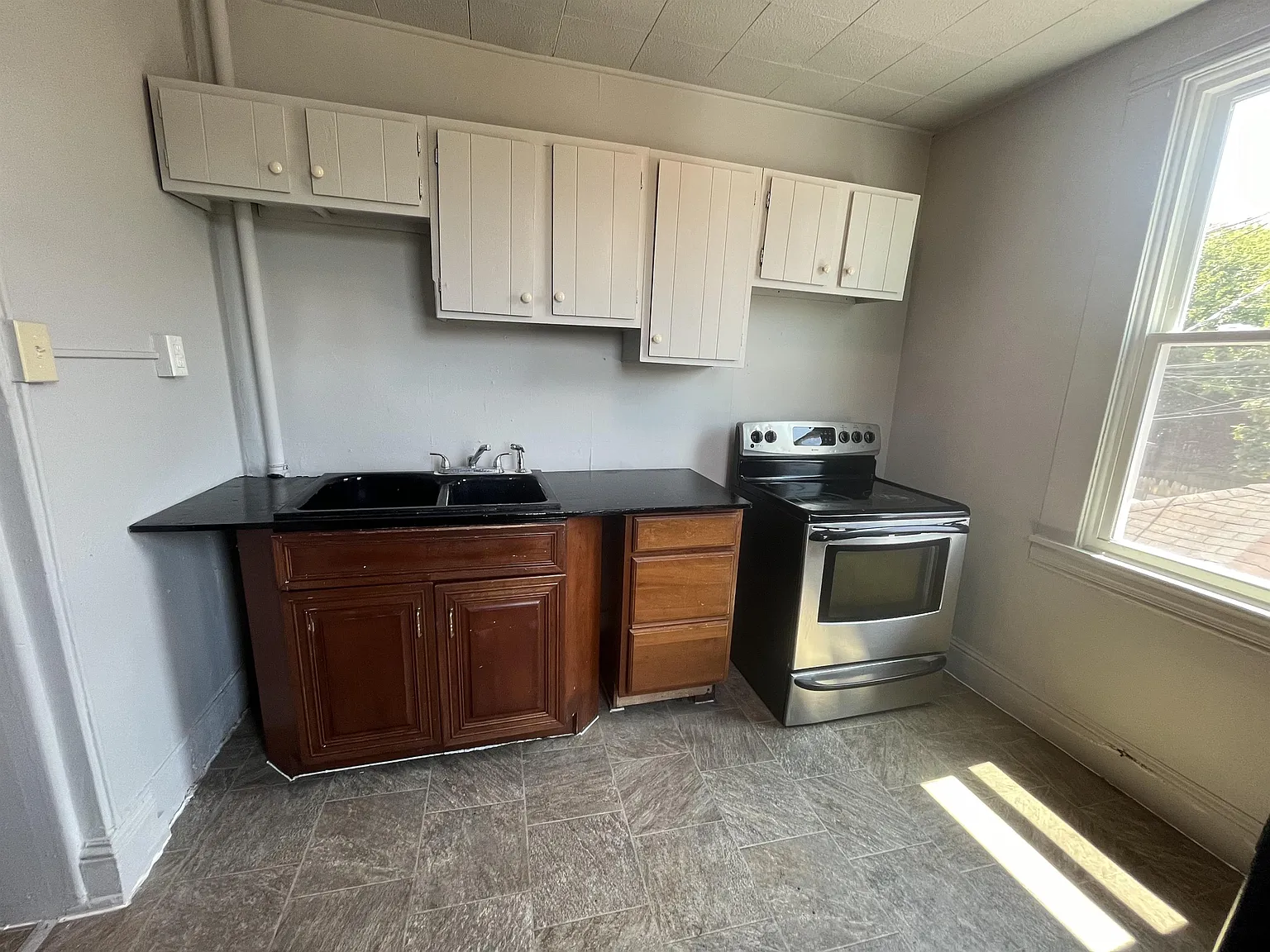 714 West Poplar Street - 2 — Photo 3
