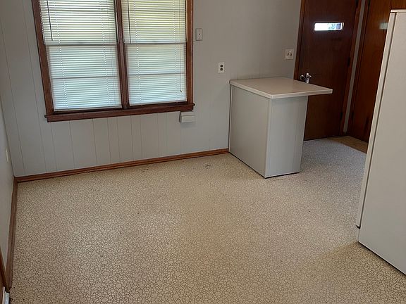 4th image of 344 SE Queenstown Ave