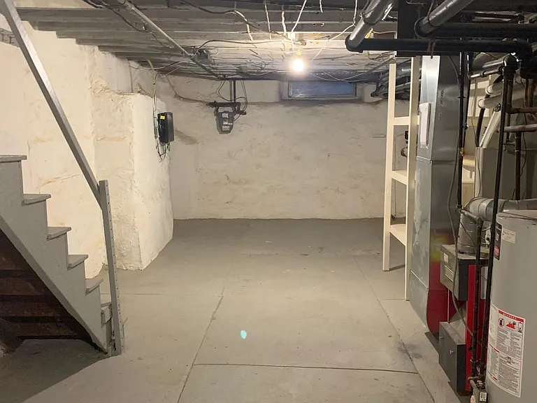 203 Levering St — Photo 15