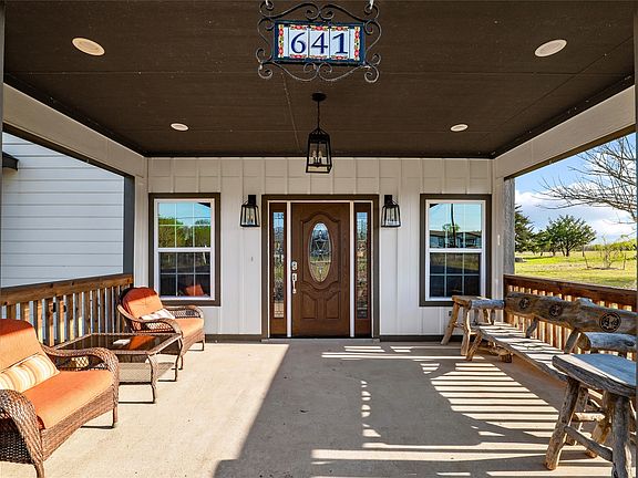 4th image of 641 Countess Rd